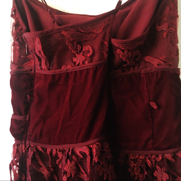 Max Studio Cranberry Velvet & Lace Dress. Size 10 - Picture 5 of 8